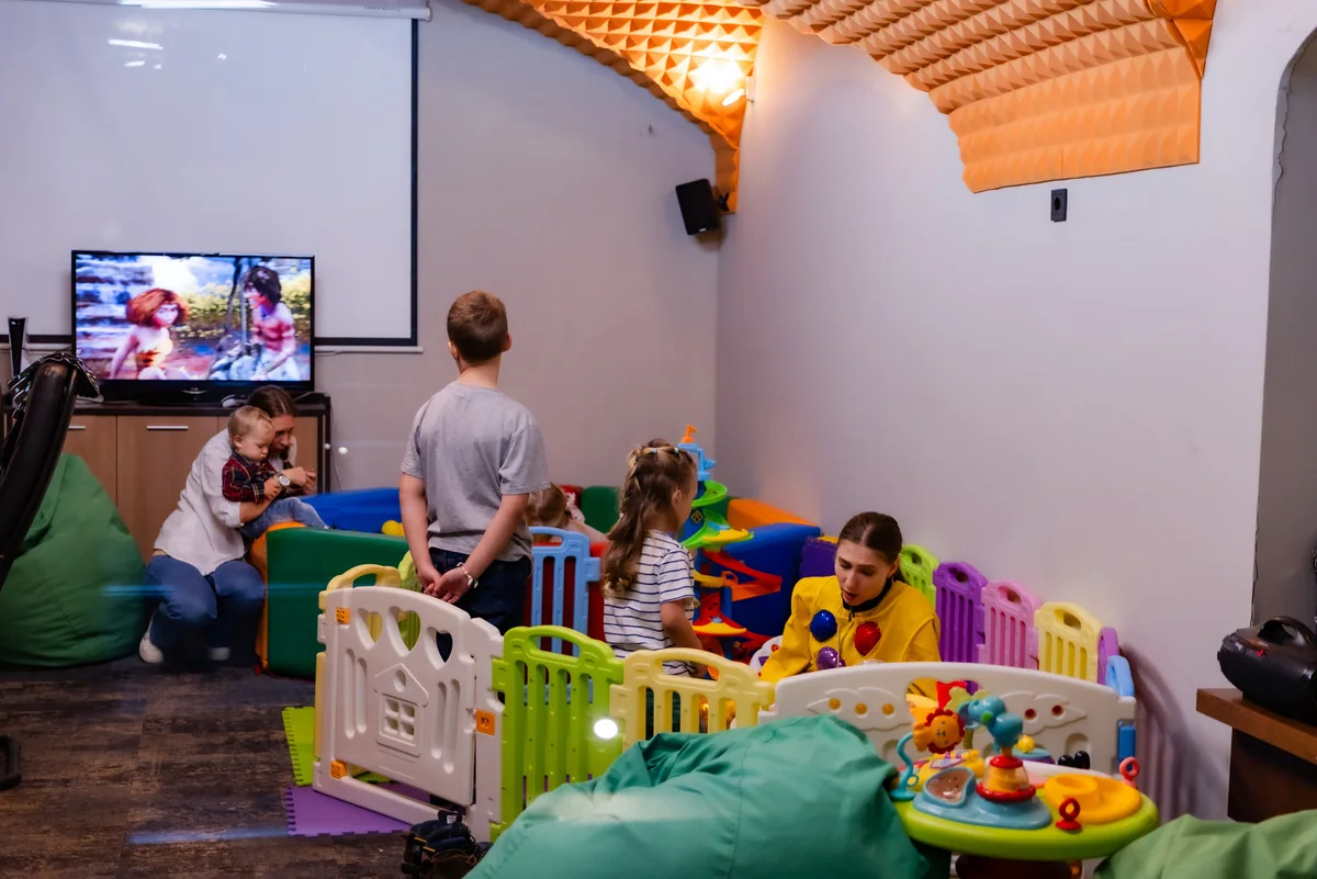 Дитяча зона на зустрічі спільноти