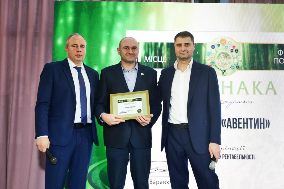 Нагородження учасників щорічної зустрічі команди, організованої LIQ EVENT