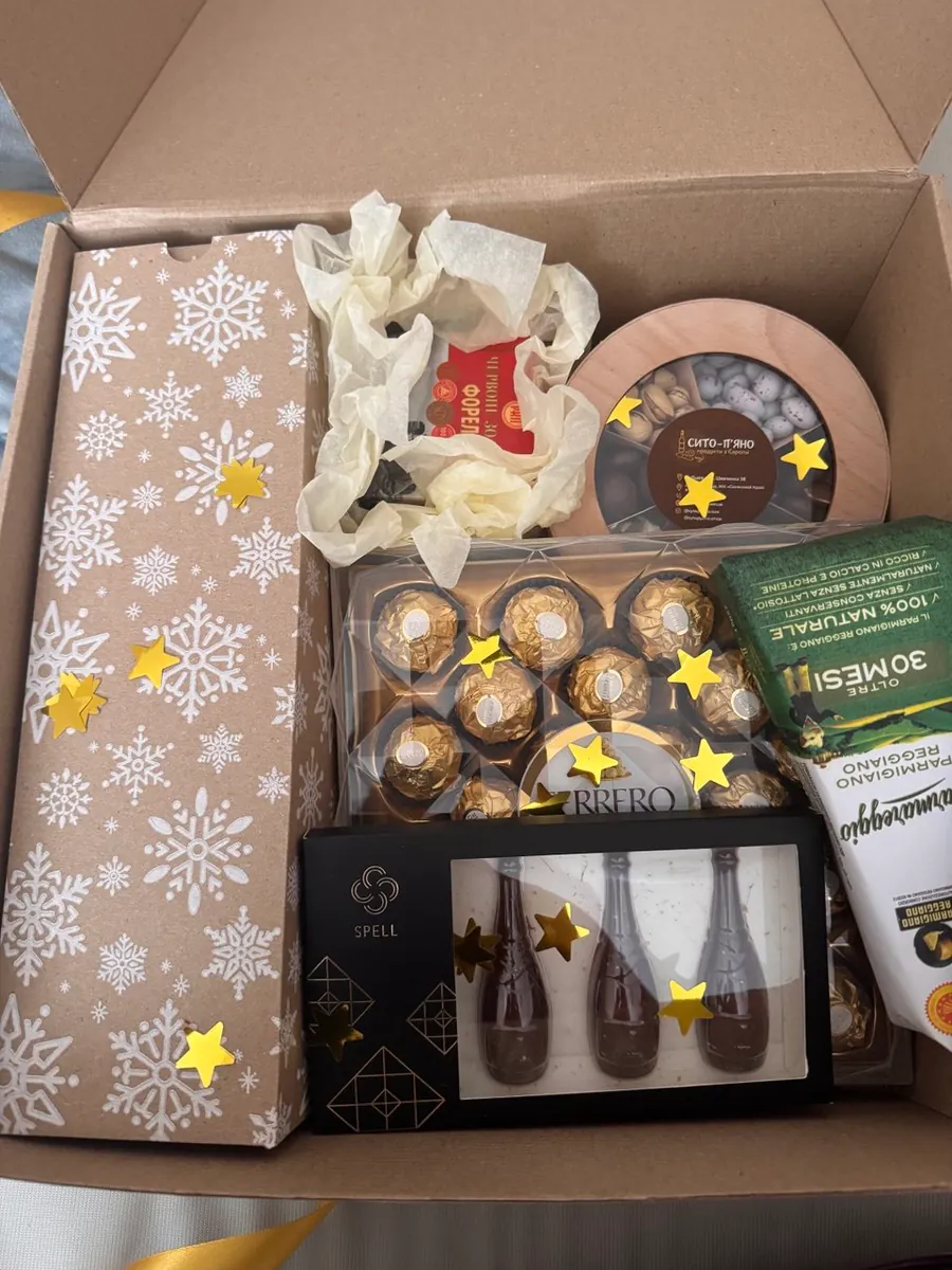 Новорічний корпоративний набір зі сніжинками та Ferrero